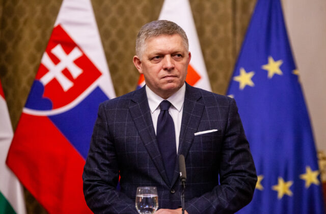 Pozabíjame sa, ak sa niečo nezmení, varuje Fico. Zdravotné následky po zranení vraj pociťuje stále