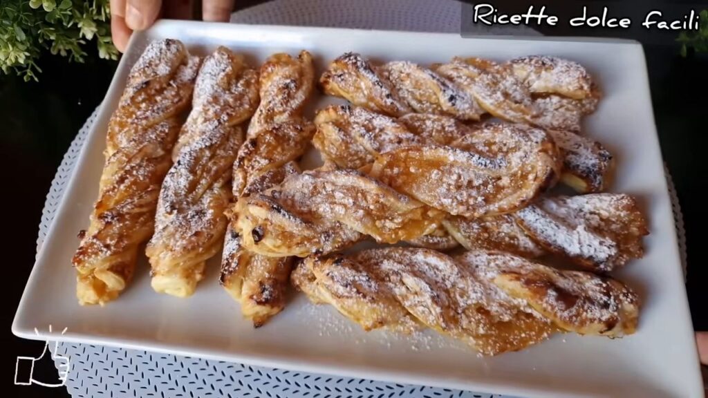 Sladké vrtuľky z lístkového cesta: Jablká, marmeláda a mandľová chrumkavosť