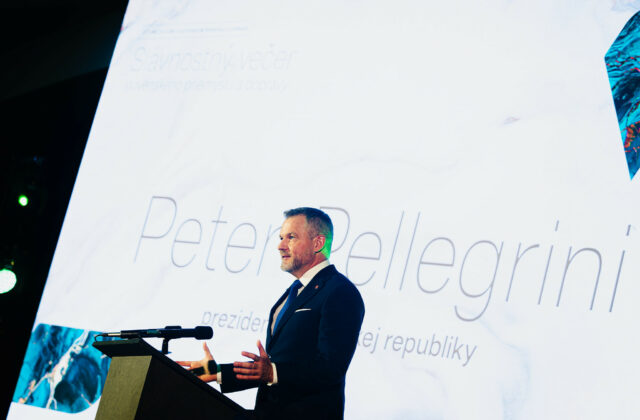 Pellegrini aj biskupi reagujú na Trumpove útoky voči Levovi XIV. Pápeža označili za silný morálny hlas – VIDEO