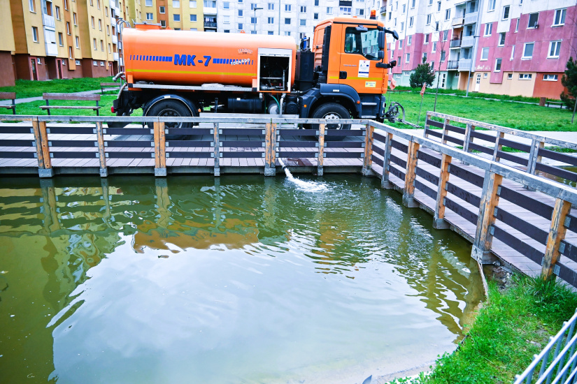 Jazierko po zime opäť v kondícii: doplnili tri cisterny vody